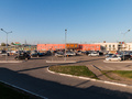 Рядом с жилым комплексом расположен гипермаркеты OBI и «Мега». Фото от 06.05.2015 г.