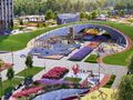 Территория комплекса будет благоустроена и оборудована спортивными и игровыми площадками, пешеходными аллеями, цветниками.