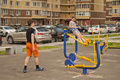 В каждом дворе обустраивается зона отдыха с детскими и спортивными площадками.