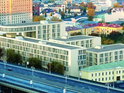 Конструкция дома включает в себя шестиэтажный атриум с панорамными лифтами. МФК Balchug Residence (Балчуг Резиденс)|Новострой-М