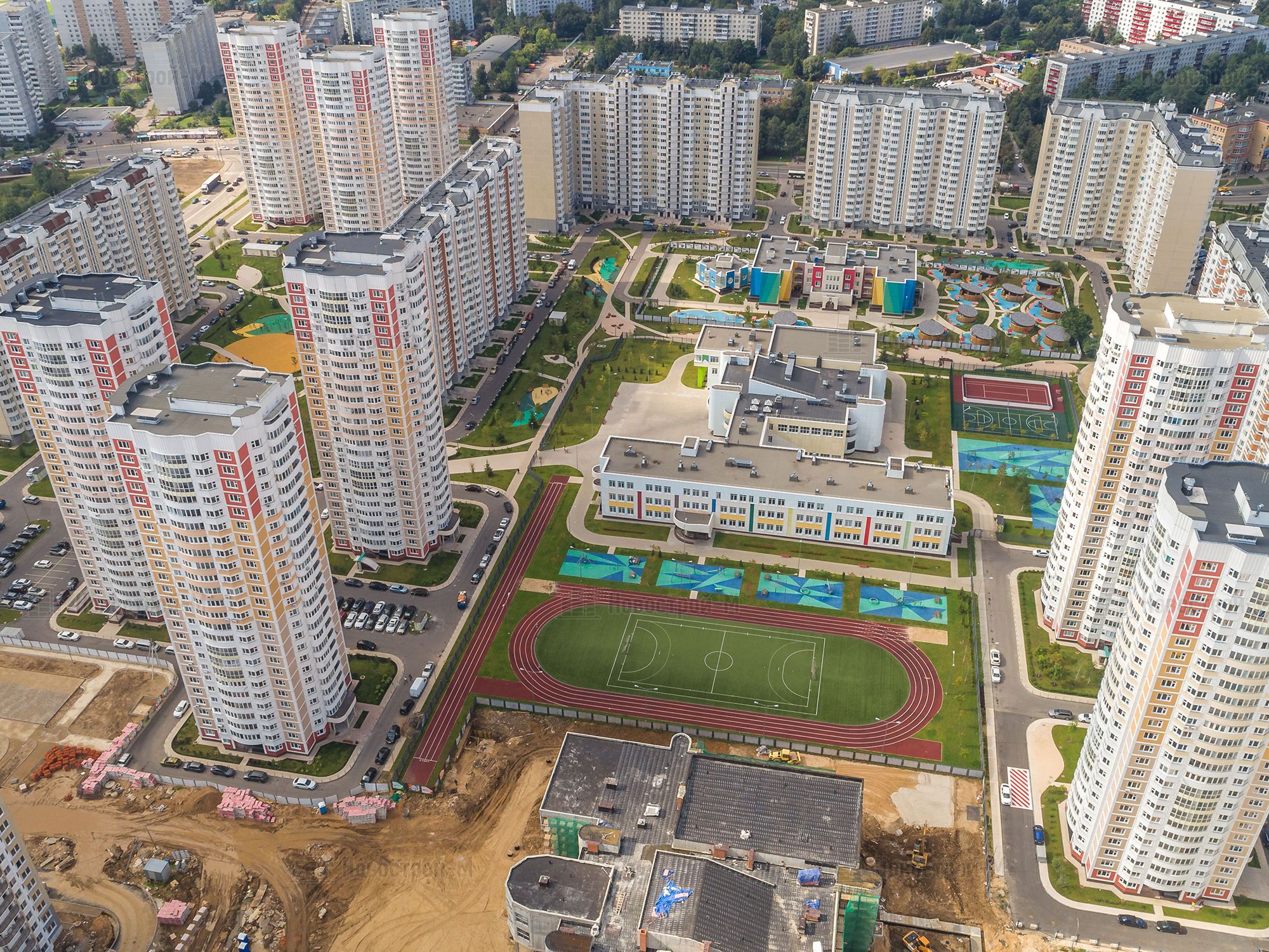 Жилой комплекс 1 й. Первый Московский город-парк. Микрорайон град Московский. Первый Московский улица Москвитина 9. ЖК первый Московский.