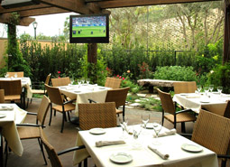 Покупатели квартир в новостройках Москвы хотят видеть рядом с домом фитнес и рестораны