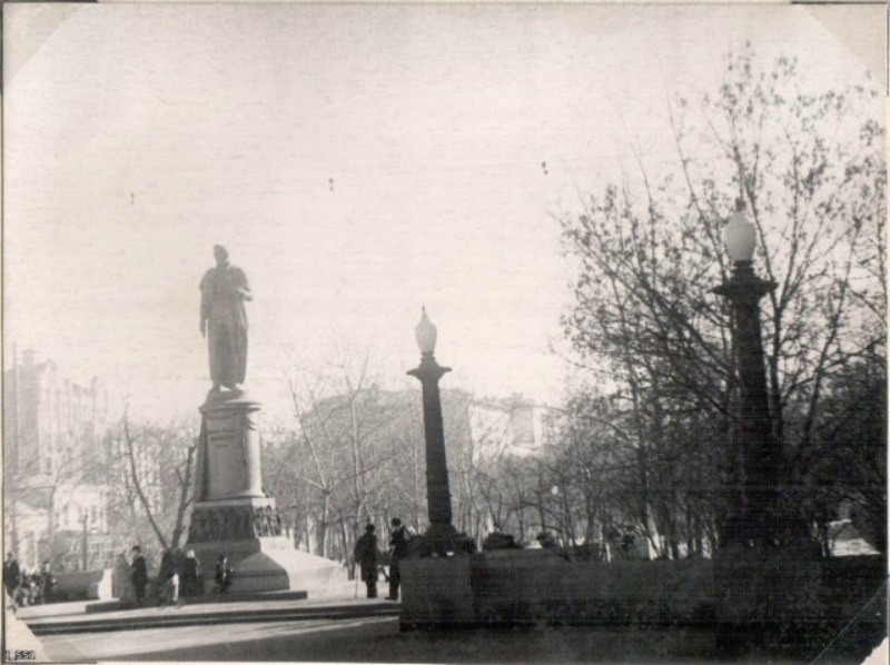 Памятник А.С. Грибоедову